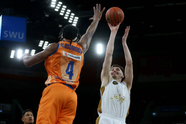 于更客观地 于更客观地