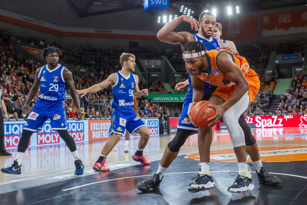 的项目之一 的项目之一