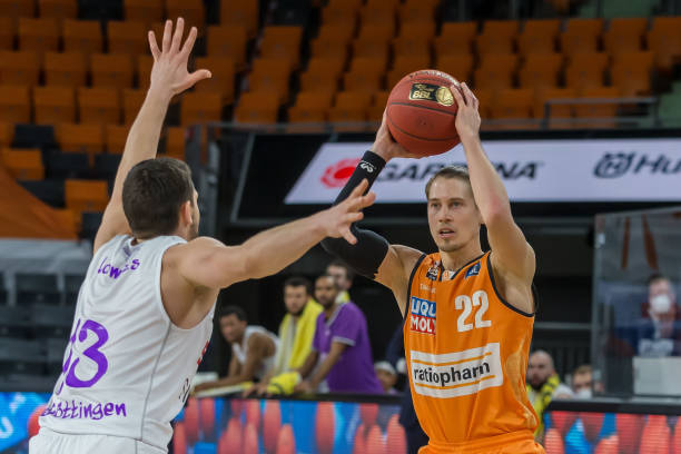 医疗人员配 医疗人员配